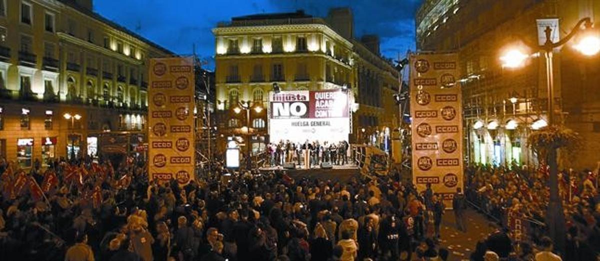 Un aspecte de l’acte sindical d’ahir a la nit a la Puerta del Sol de Madrid. Un aspecte de l’acte sindical d’ahir a la nit a la Puerta del Sol de Madrid.