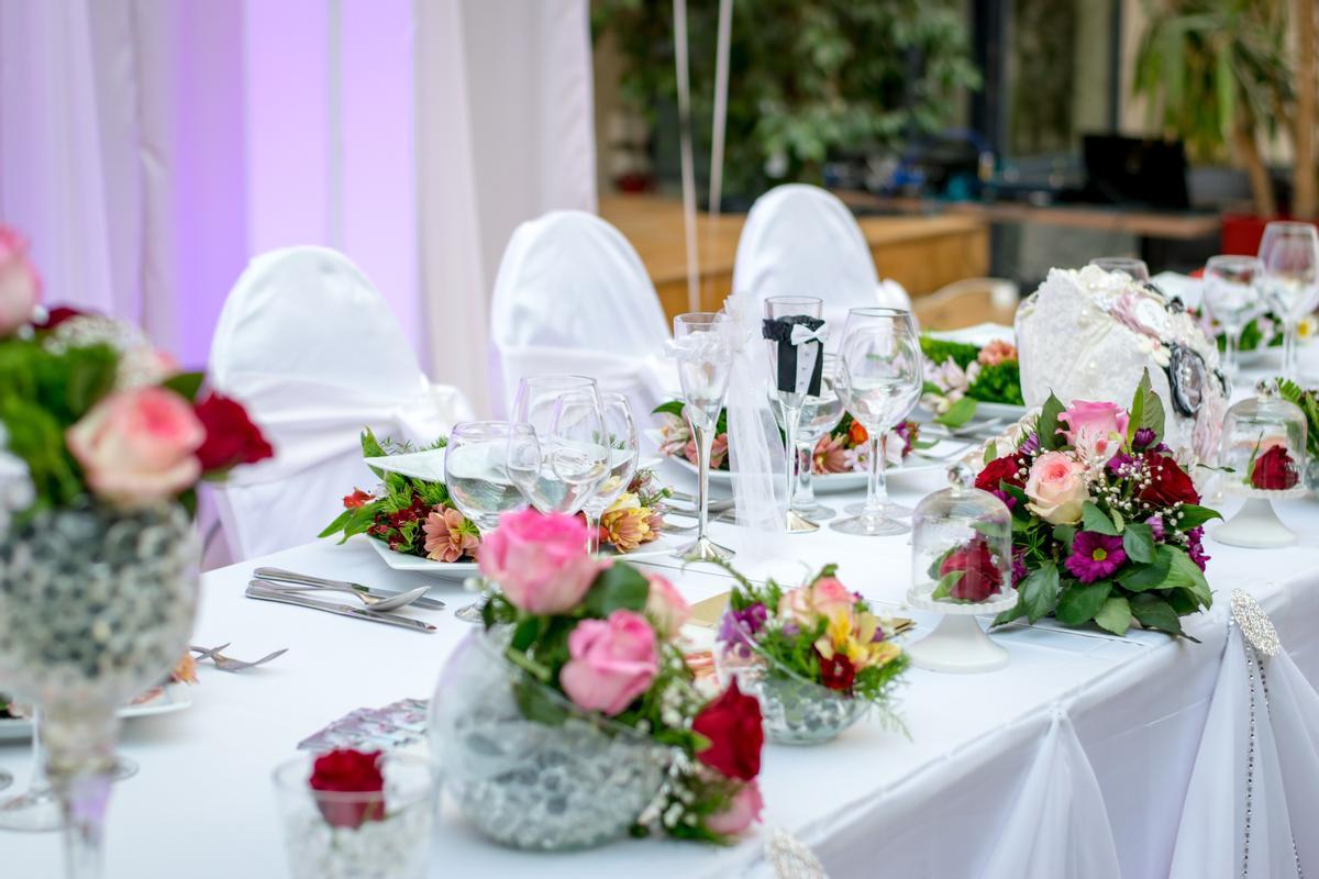 Foto de la cena de una boda.