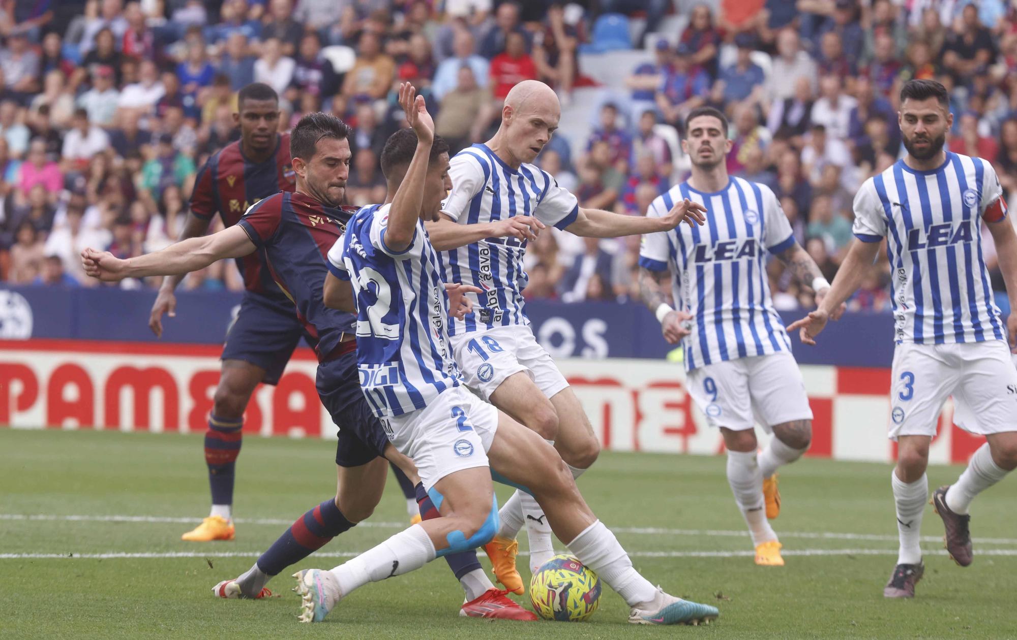 Las mejores imágenes del Levante UD - Deportivo Alavés