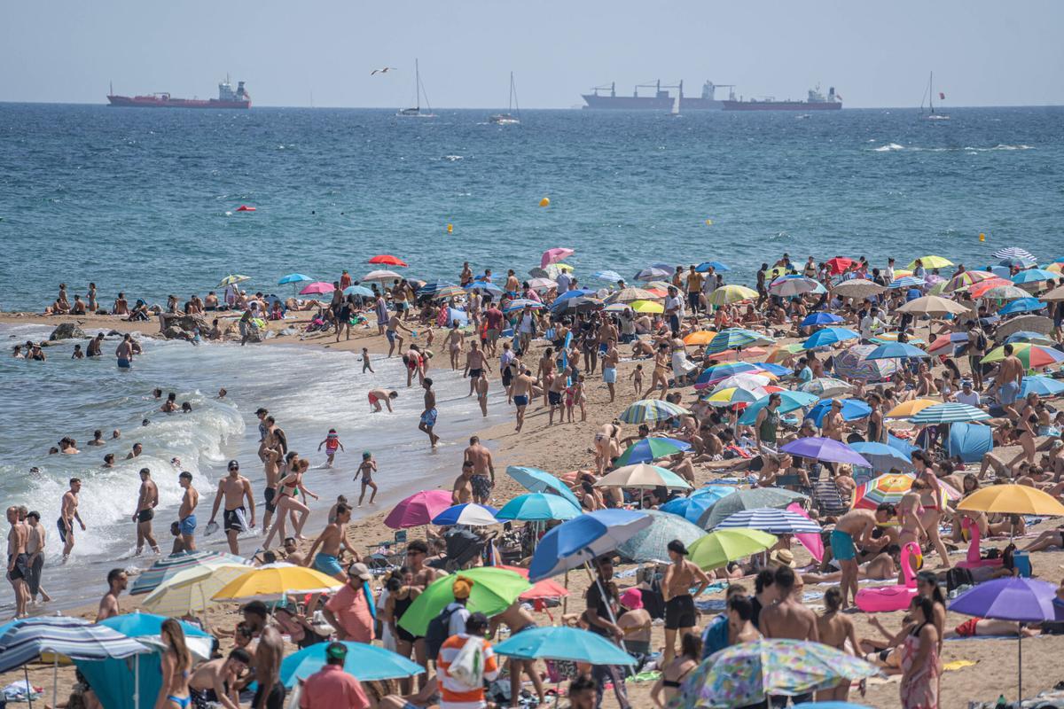 Catalunya afronta un segon dia amb onada de calor amb un avís de perill Catalunya afronta un segon dia amb onada de calor amb un avís de perill