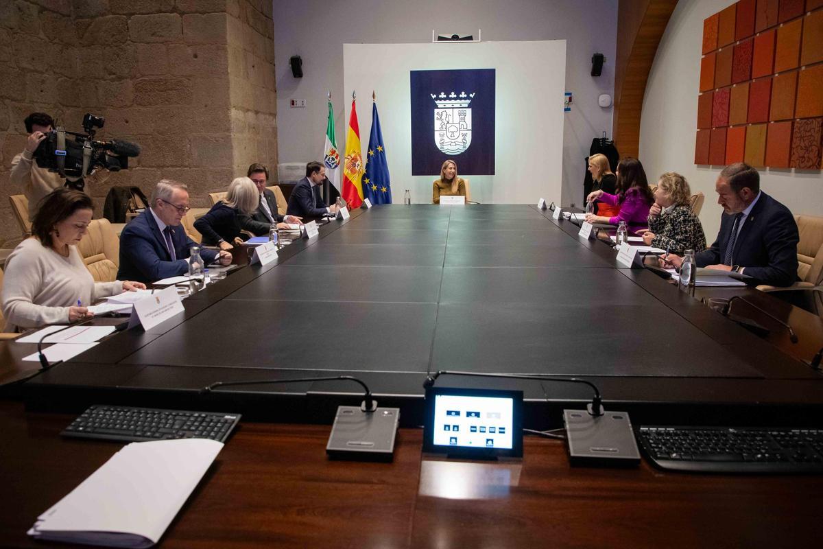 Reunión del Consejo de Gobierno, este martes en Mérida.