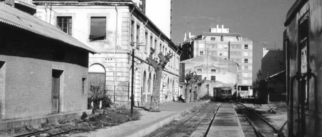 Antigua estación de Dénia en 1974, poco después de perderse la conexión a Valencia.