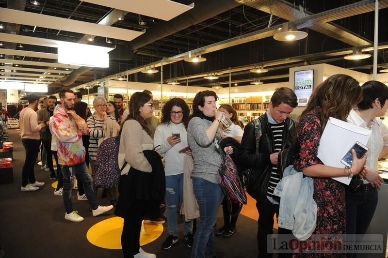 Ruth Lorenzo presenta 'Loveaholic' en la FNAC de Nueva Condomina