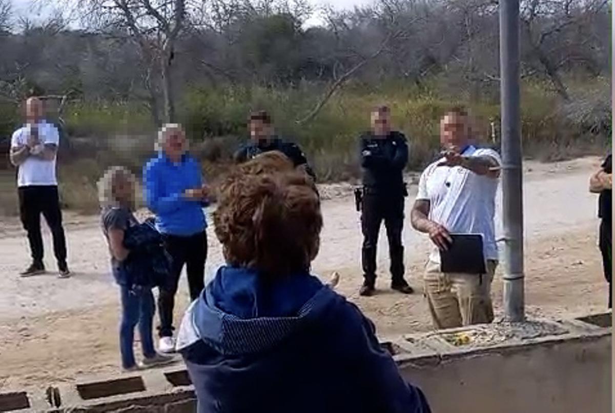 Màxima tensió pel desallotjament d’un habitatge a Guardamar per part d’una empresa desokupa