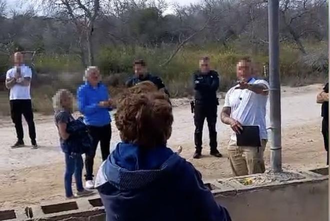 Màxima tensió pel desallotjament d’un habitatge a Guardamar per part d’una empresa desokupa
