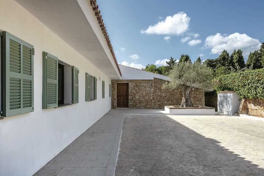 La casa: Minimalismo al estilo mediterráneo en Establiments