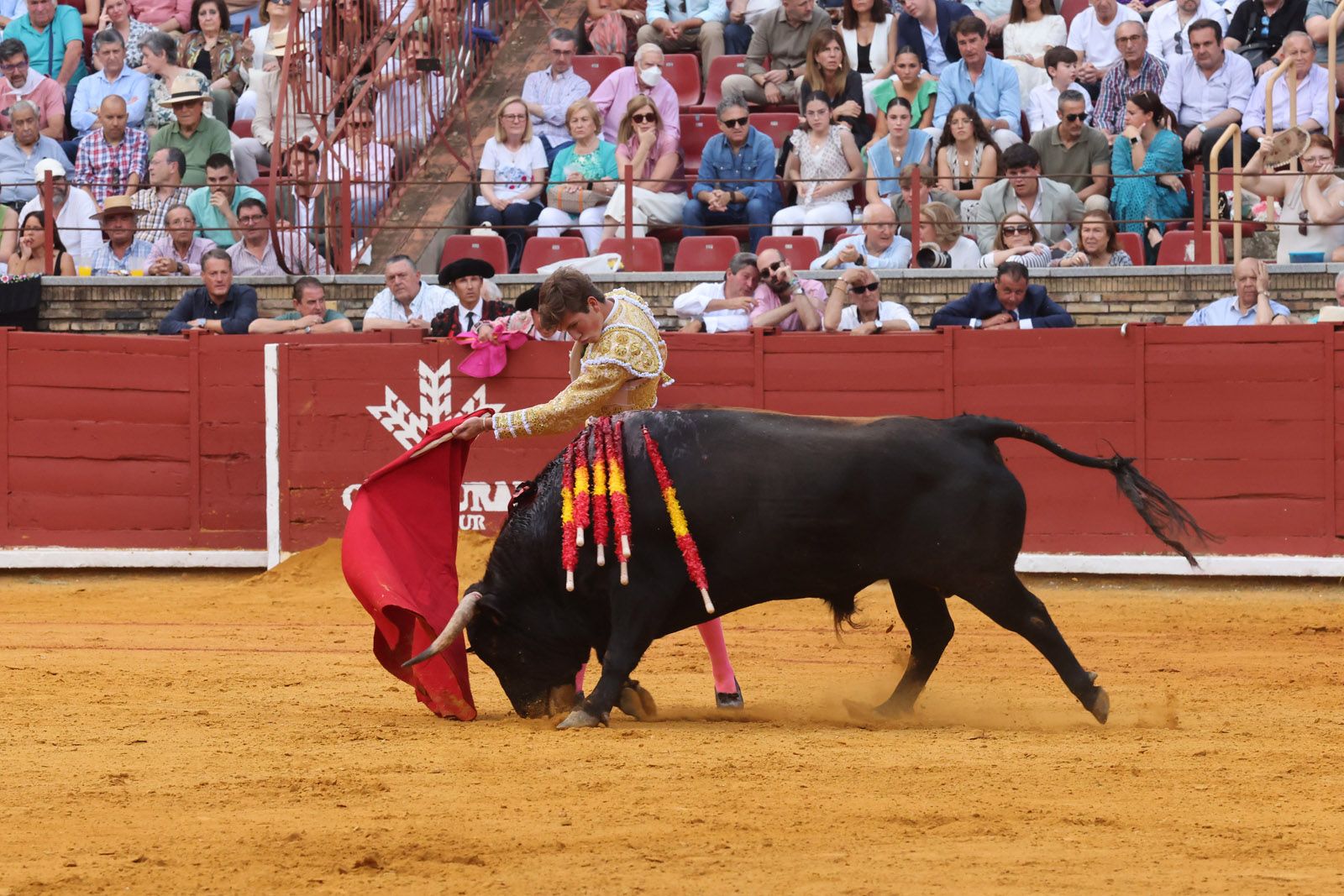 Javier Zulueta y Manuel Quintana abren la puerta de Los Califas