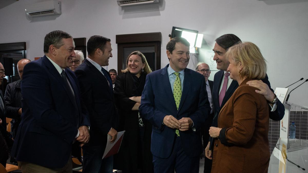 Mañueco, con varios consejeros y el presidente de la Diputación en la presentación del polígono de Monfarracinos ampliado.