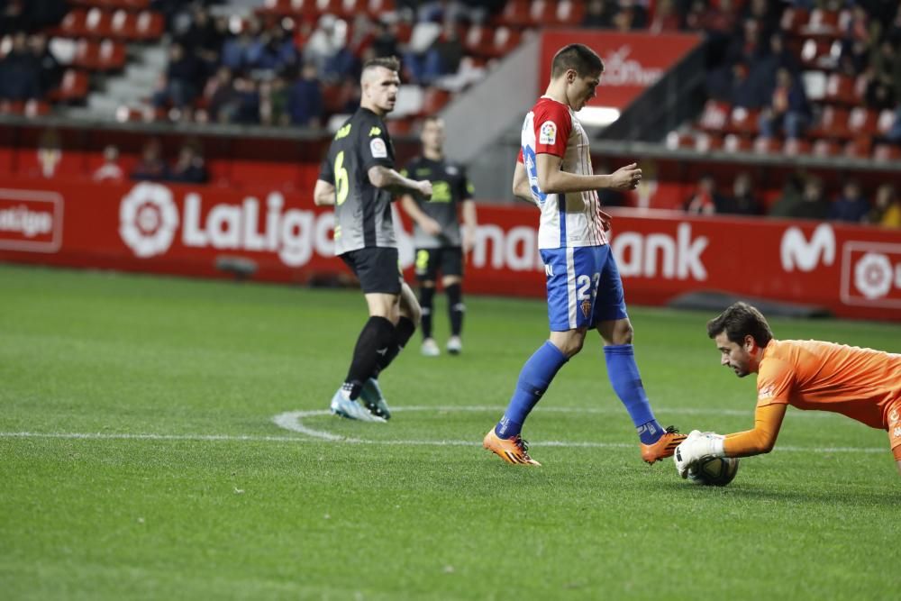 El partido entre el Sporting y el Extremadura, en imágenes
