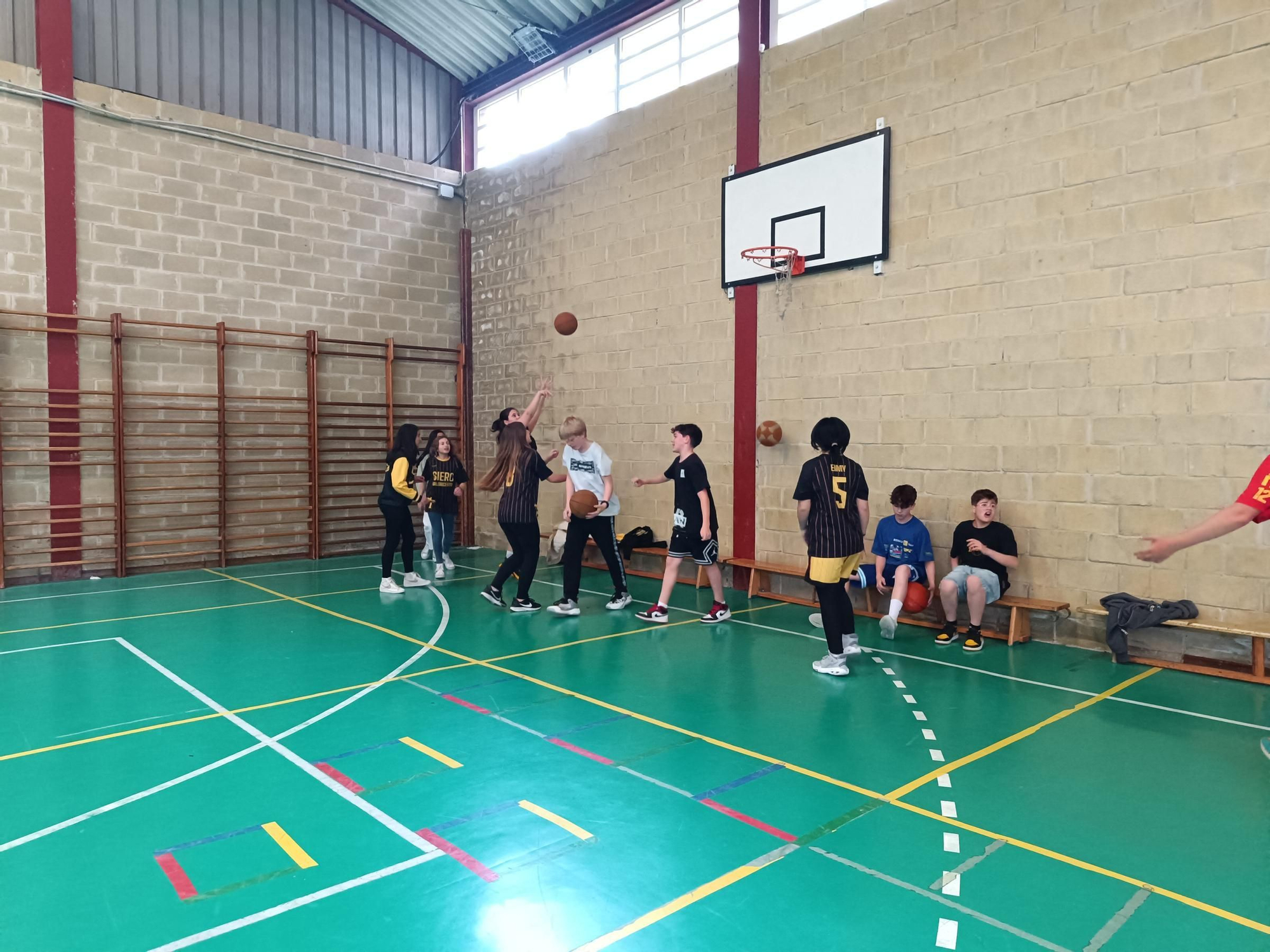 El Siero Baloncesto celebra el final de la temporada