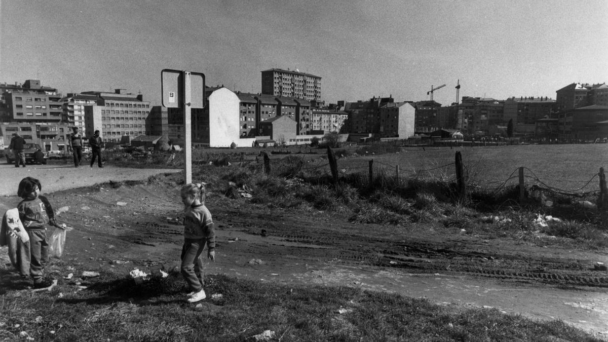 Aspecto que ofrecía en los años ochenta del siglo XX la zona donde ahora se encuentra el centro de salud de la Ería.