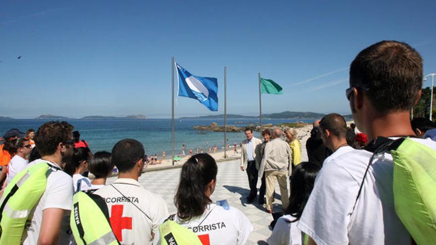 Las banderas azules volverán a ondear en las playas de Galicia este verano // FdV