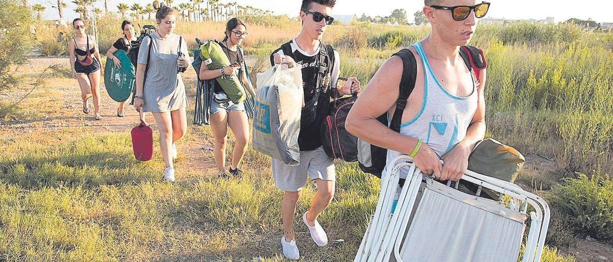 Colas de entrada al cámping del festival Arenal Sound de Burriana, en una imagen de archivo.