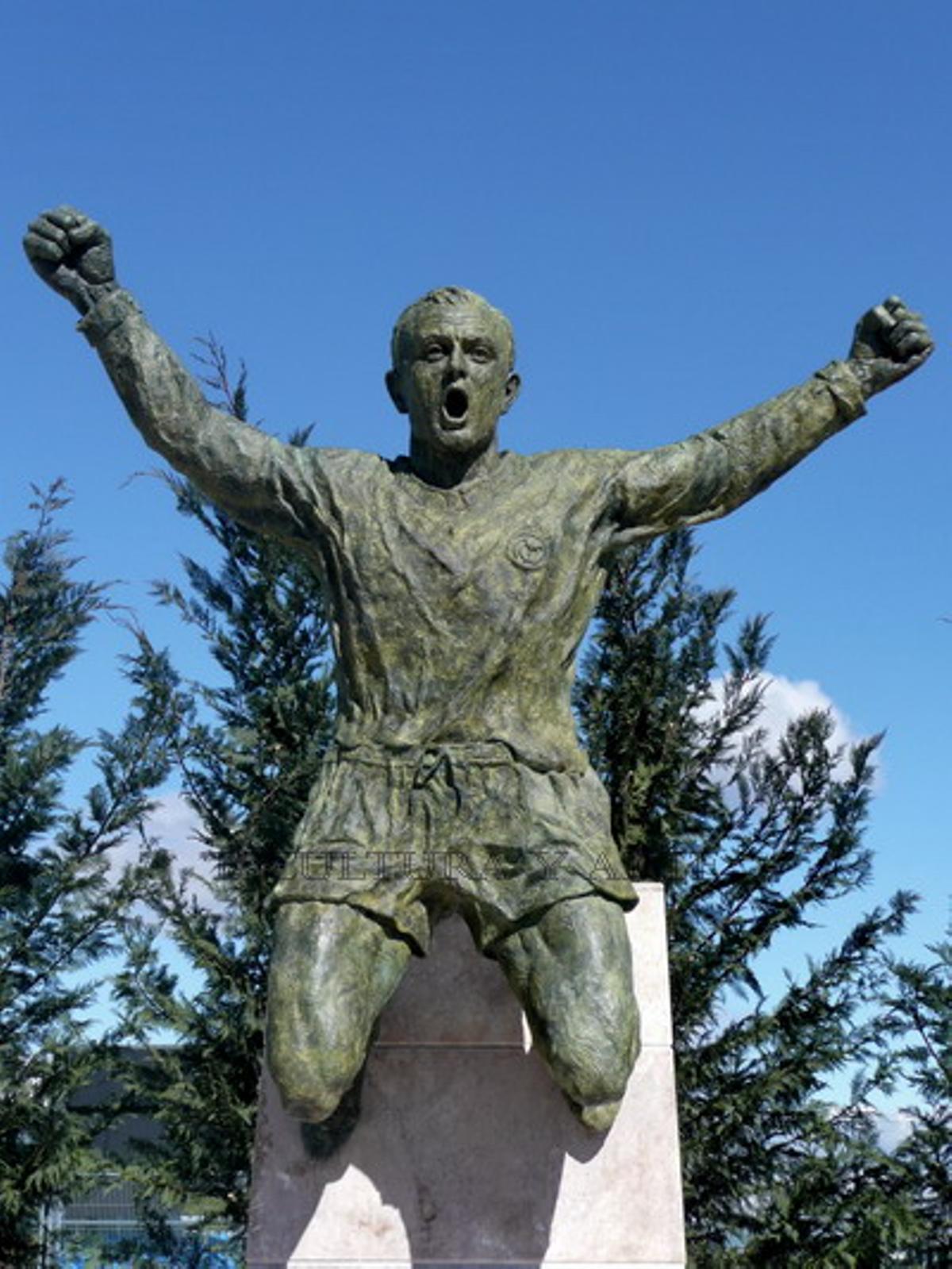 Estrellas del fútbol inmortalizadas en bronce