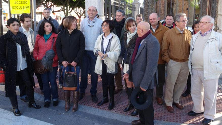 PSOE e IU en una protesta de la pasada semana contra la tarifa del agua.