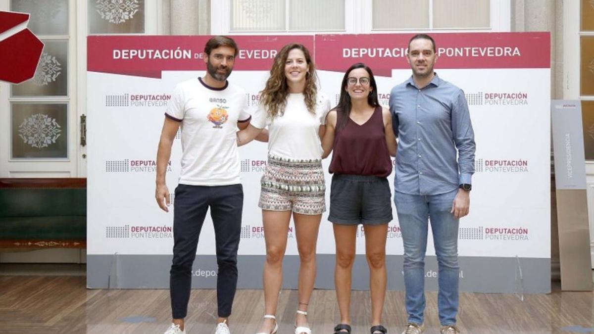 Silvia Aguete y Lucía Gómez, en la recepción de ayer. |  // FDV