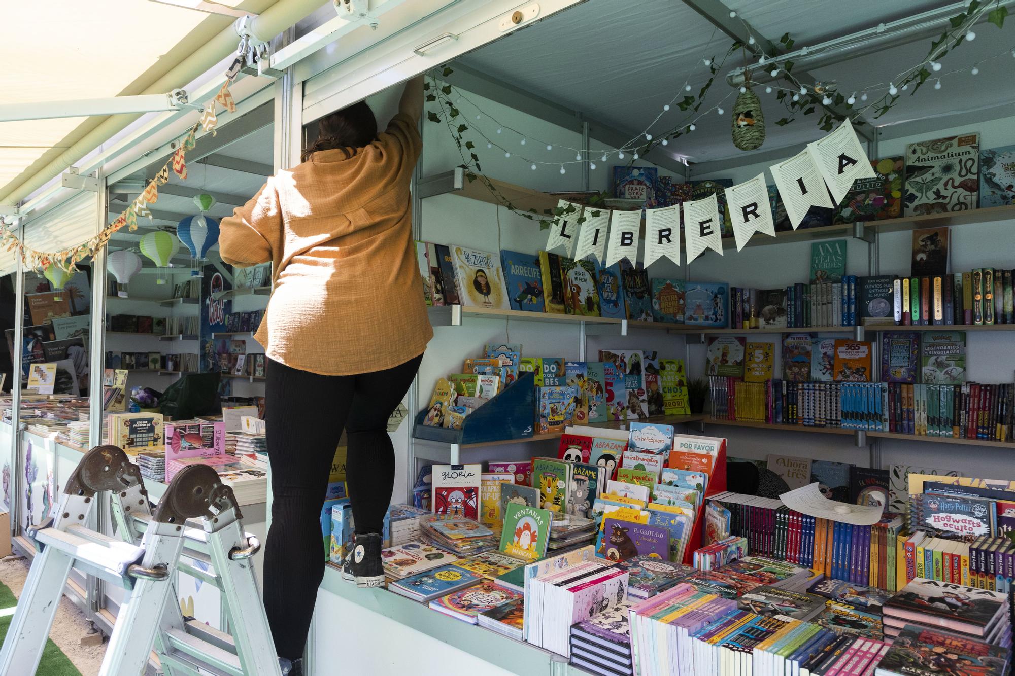 La Fira del Llibre calienta motores en los Jardines de Viveros