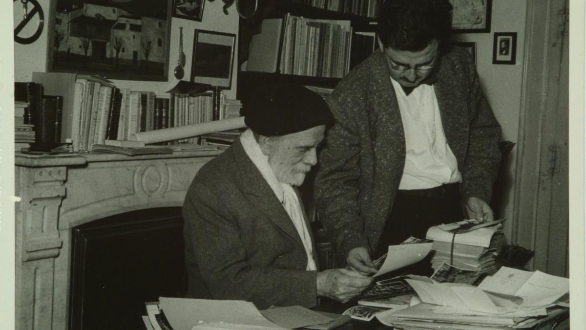 El escritor de la Generación del 98, Pío Baroja, junto al antropólogo Julio Caro Baroja.