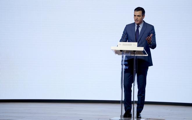 Pedro Sánchez anuncia una bonificación a los combustibles y otras medidas económicas.