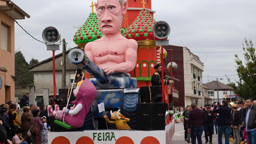 Carroza de temática rusa do barrio da Feira, o pasado ano.  // D. P.