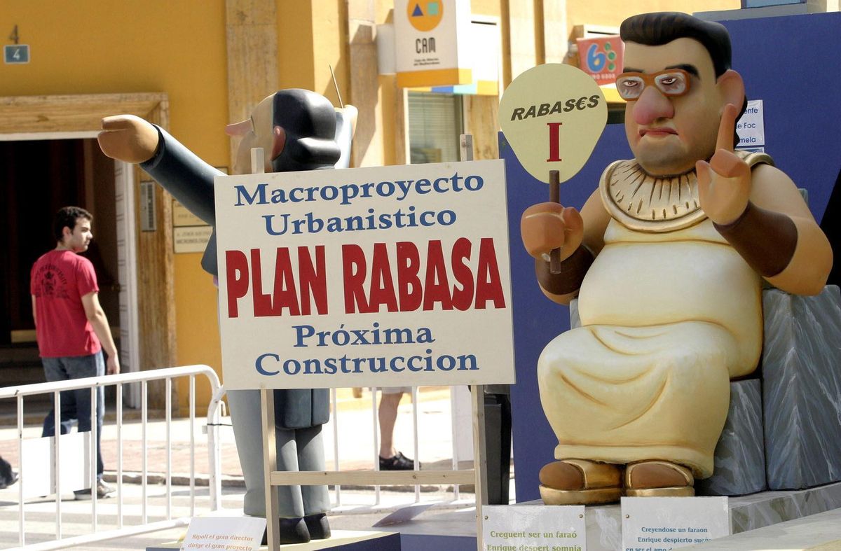 El Plan Rabasa llegó a protagonizar ninots en las Hogueras