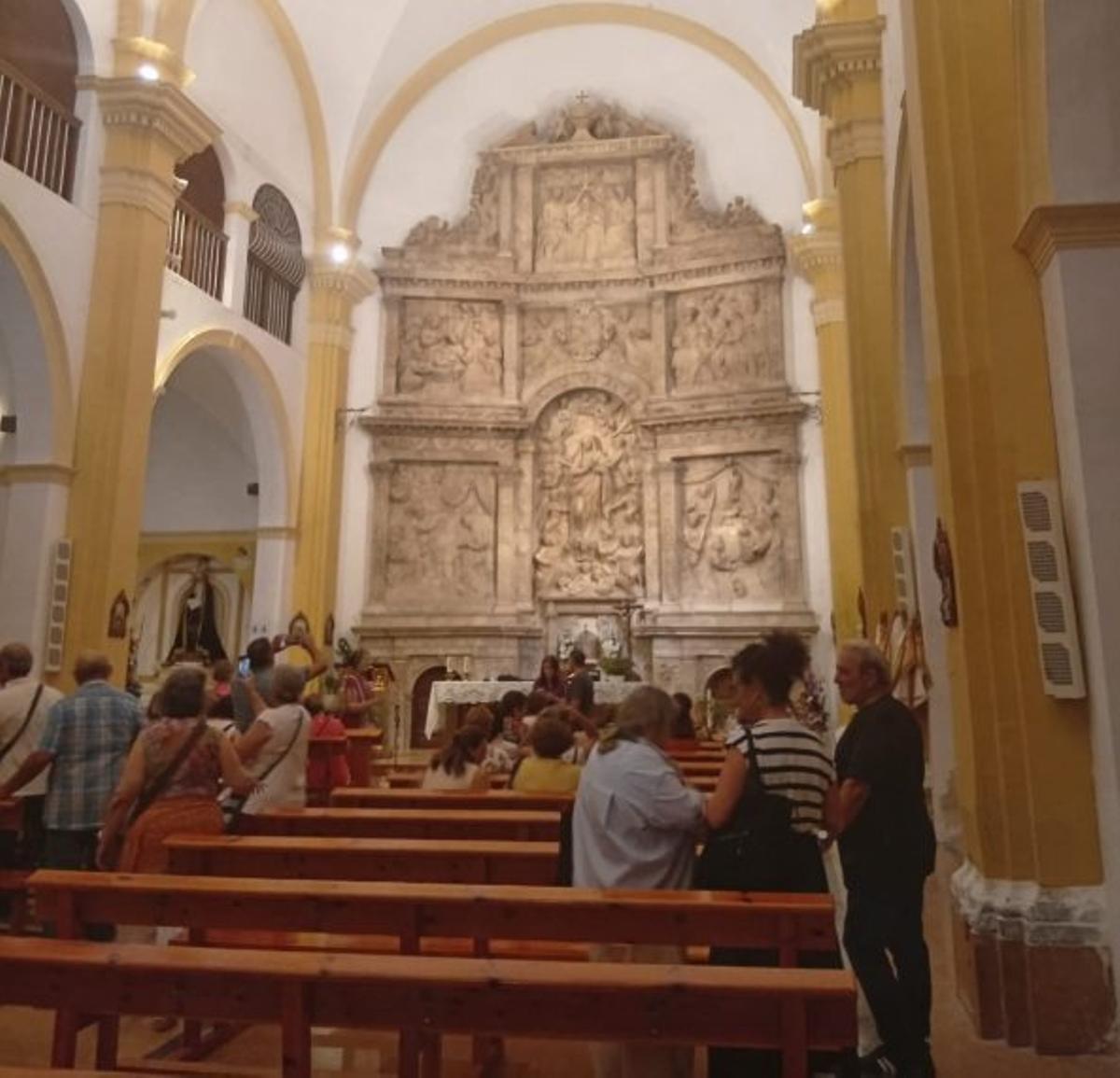Visita a la iglesia para contemplar el retablo. | SERVICIO ESPECIAL