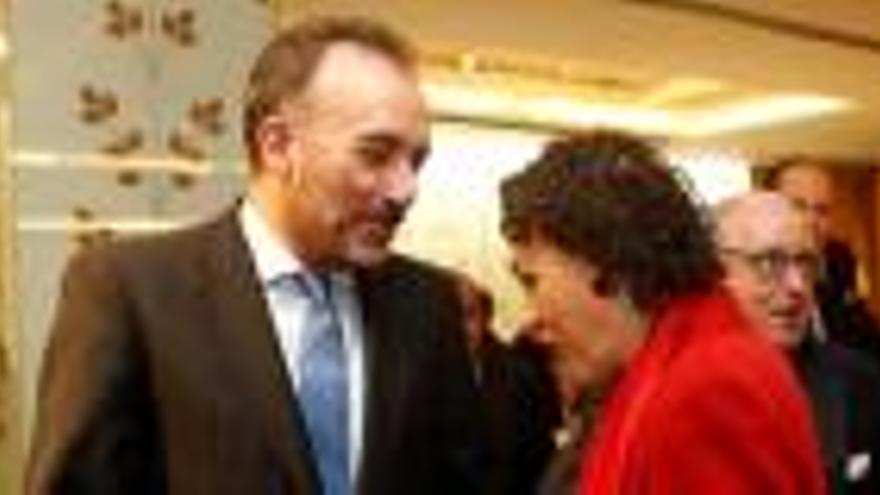 Manuel Marchena, amb la ministra de Treball, Magdalena Valerio, aquest mes.