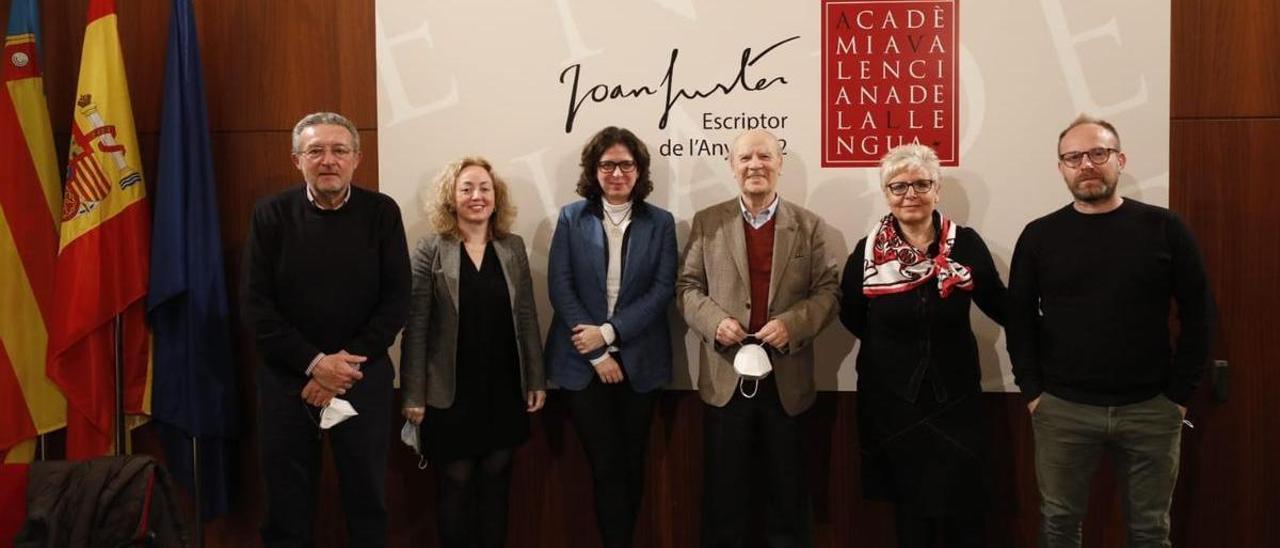 Miembros de la Comissió Joan Fuster de la AVL, en la presentación de los actos del centenario del escritor.