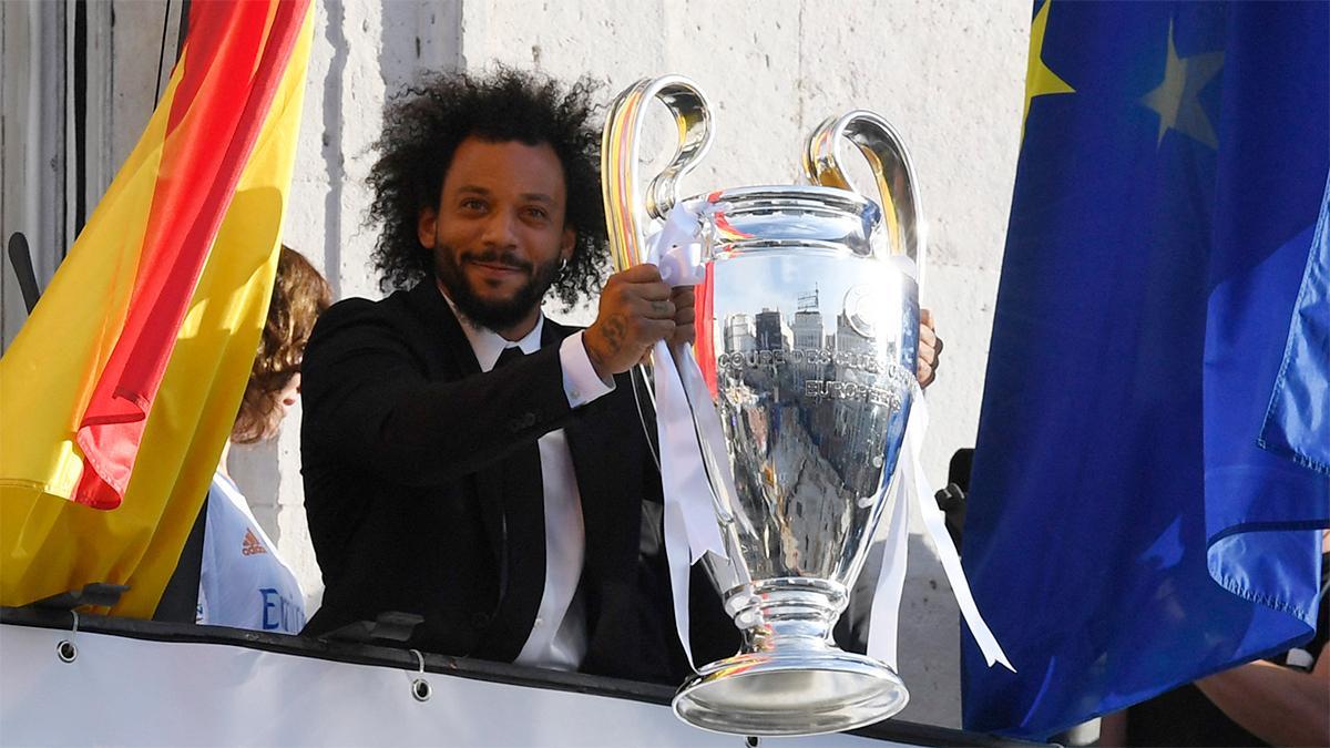 El madridismo enloquece cuando Marcelo saca la orejona al balcón de la Comunidad