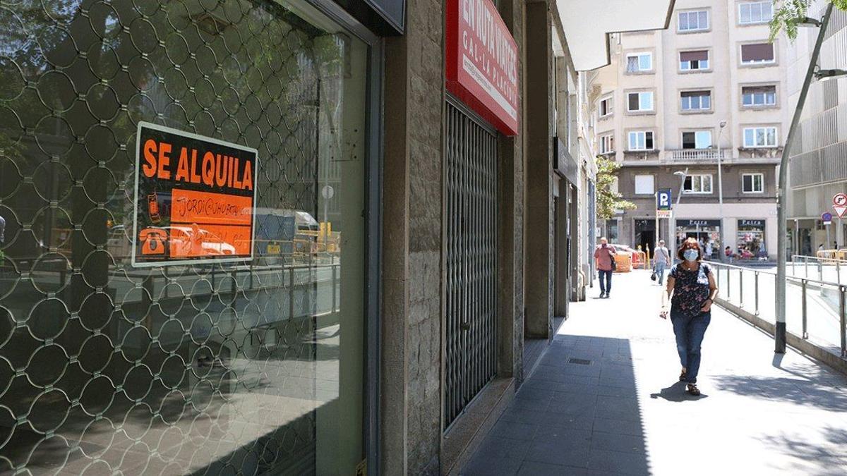 Negocios cerrados en una calle de Barcelona, el pasado 30 de julio.