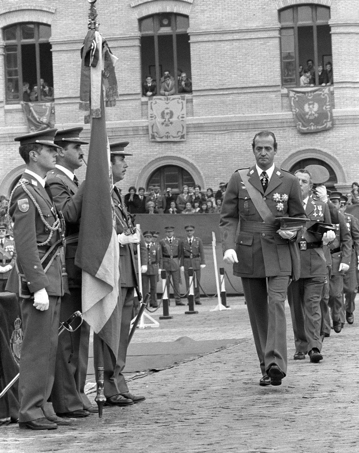 Juan Carlos I, el 28 de febrero de 1981, en un desfile en la Academia General Militar, en Zaragoza.