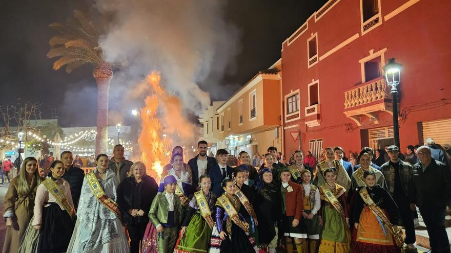 Orpesa enciende las hogueras y celebra sus Bous al Ravalet