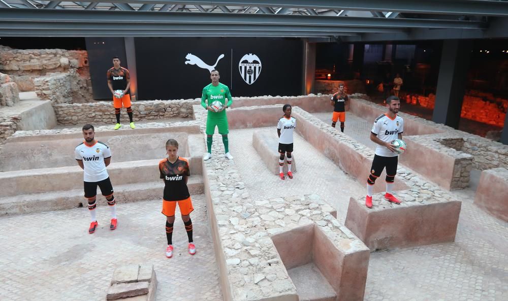 Las nuevas camisetas Puma del Valencia CF