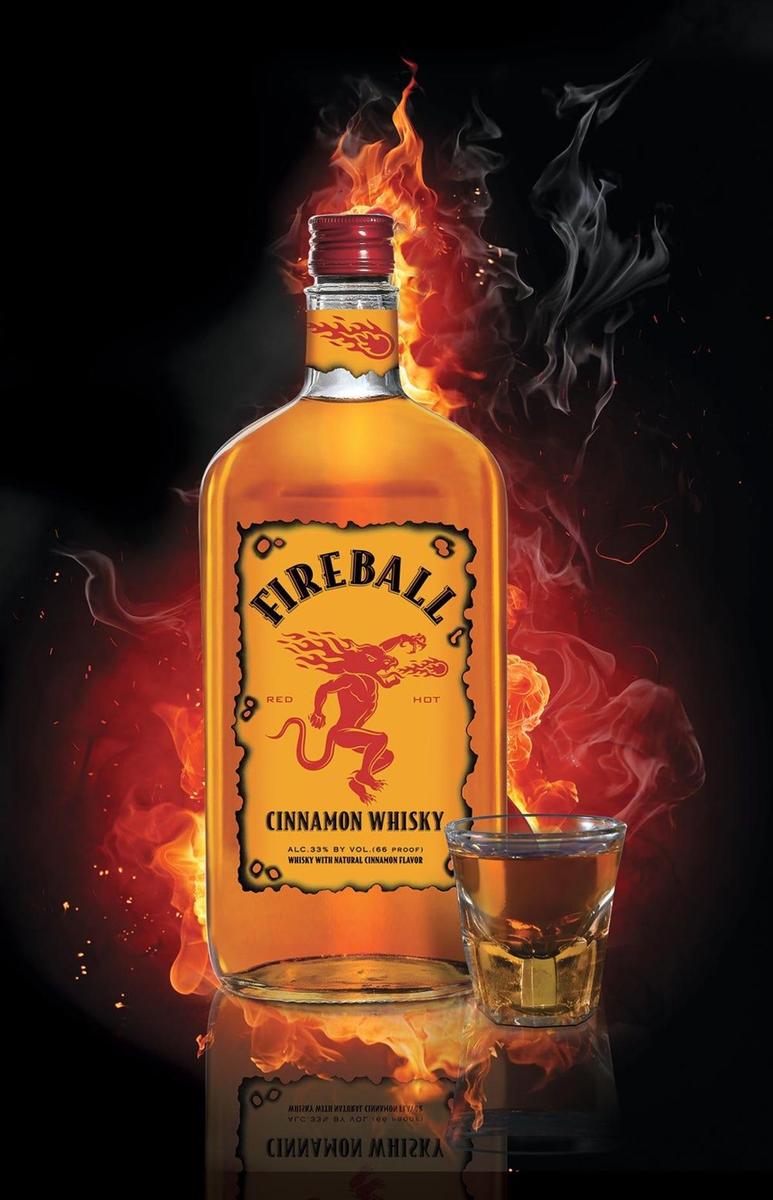 Botella y chupito de Fireball