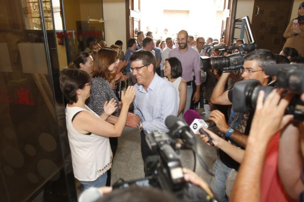 Jorge Rodriguez entra en el Ayuntamiento de Ontinyent tras ser detenido y dejarlo el juez en libertad con cargos.