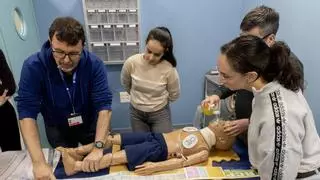 Los pacientes que no mueren: así son los simuladores que entrenan a los futuros médicos de toda España que se forman en Alicante