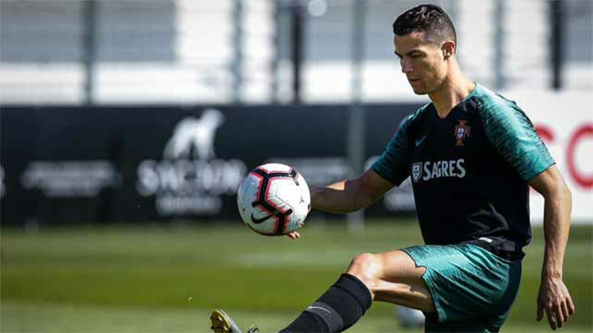 Cristiano entrena con Portugal, antes del encuentro ante Serbia