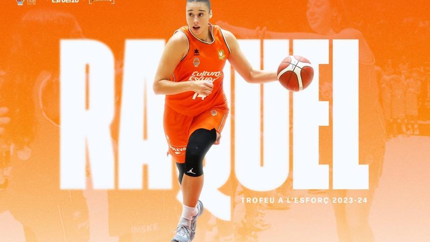 Raquel Carrera, galardonada con el Trofeo al Esfuerzo 2023-24 por la afición taronja