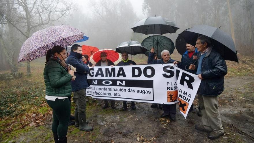 Vecinos de Pontesampaio protestan contra la planta en los terrenos elegidos en Canicouva Gustavo Santos