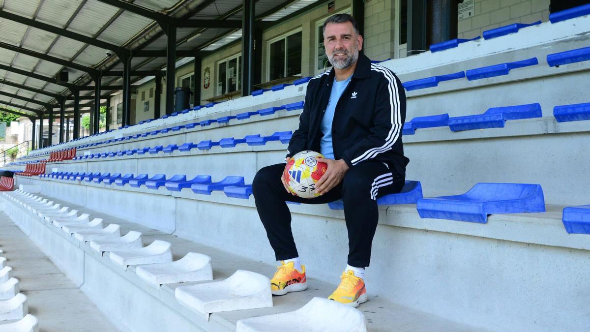 Miguel Alonso, en el campo Iago Aspas Juncal-O Casal de Moaña.