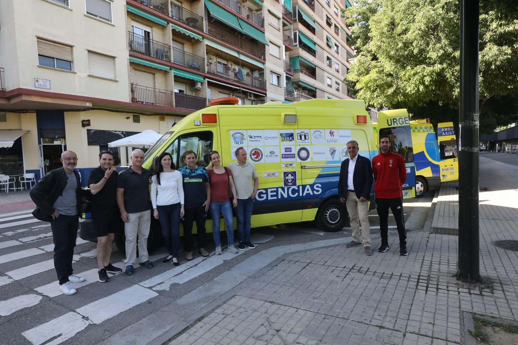 La asociación AURA envía desde Zaragoza dos ambulancias cargadas con material sanitario a Ucrania