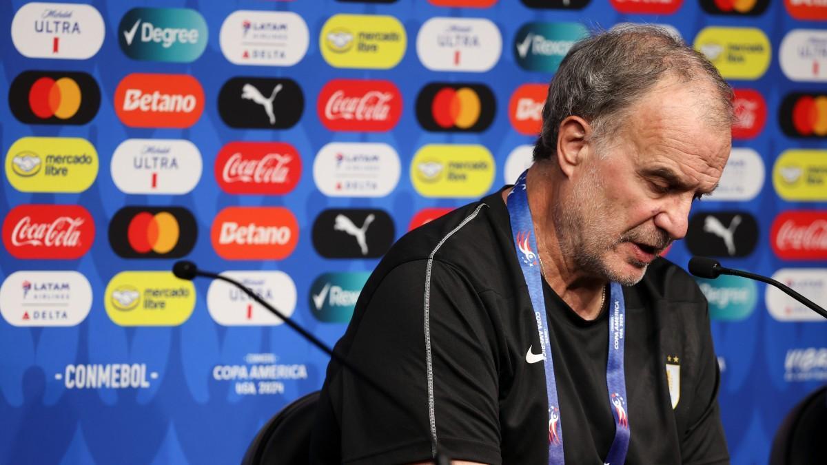 Bielsa en la rueda de prensa previa al Uruguay-Brasil