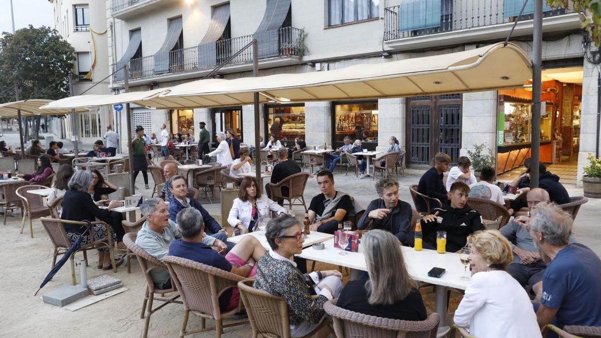 Una terrassa d’un bar, a Girona. | ANIOL RESCLOSA