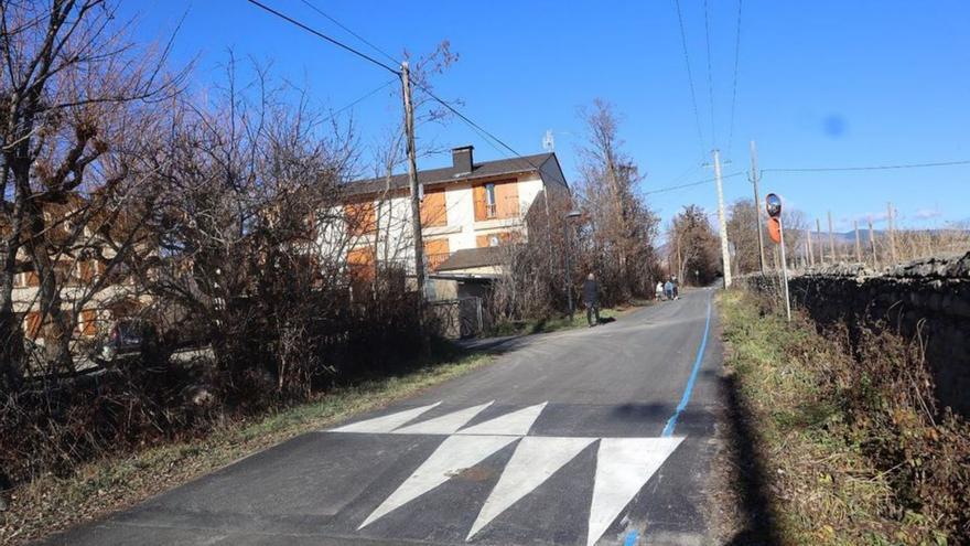 La carretera de Ventajola amb el ferm renovat | AJ. PUIGCERDÀ