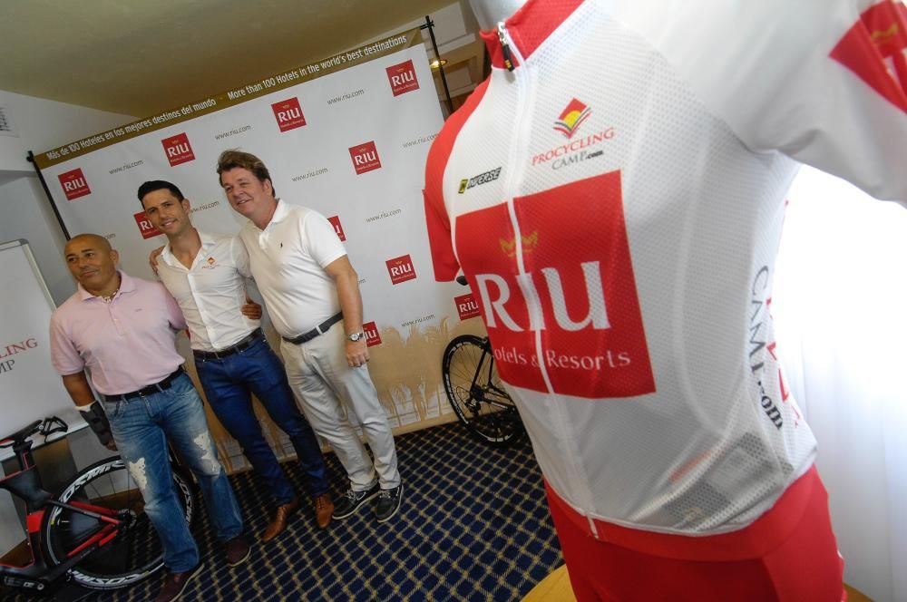 Presentación oficial del equipo ciclista RIU Team