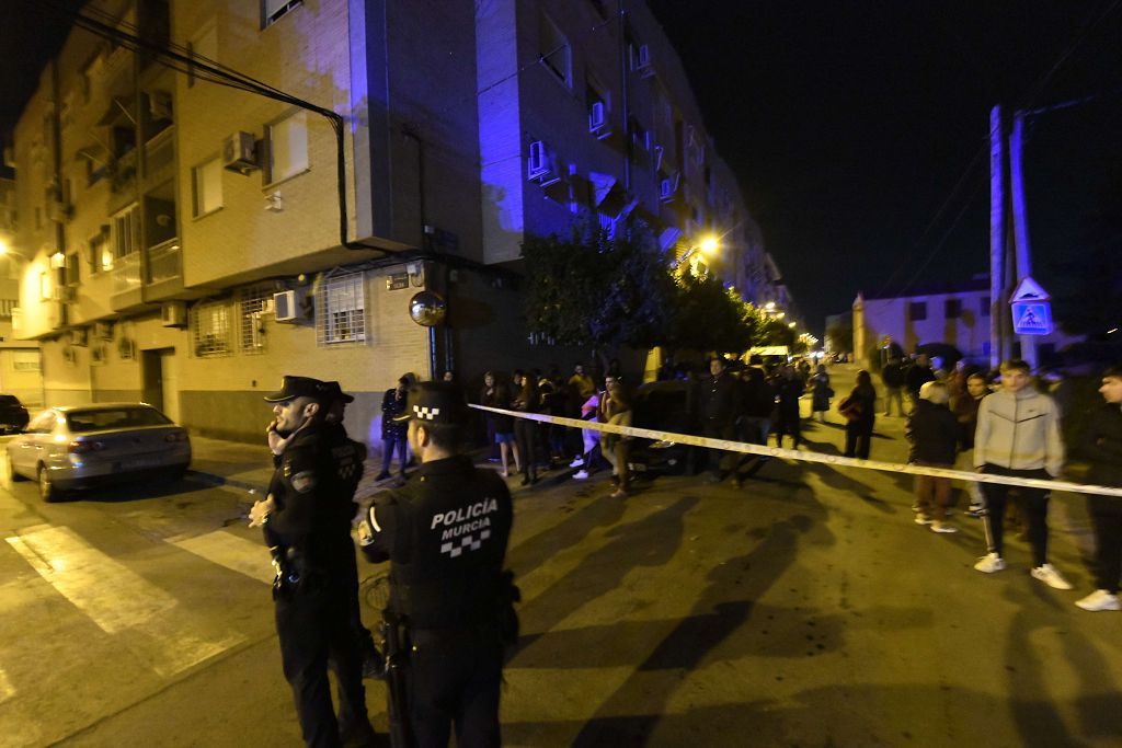 Estas son las imágenes que el aparatoso incendio de Puente Tocinos ha dejado este sábado