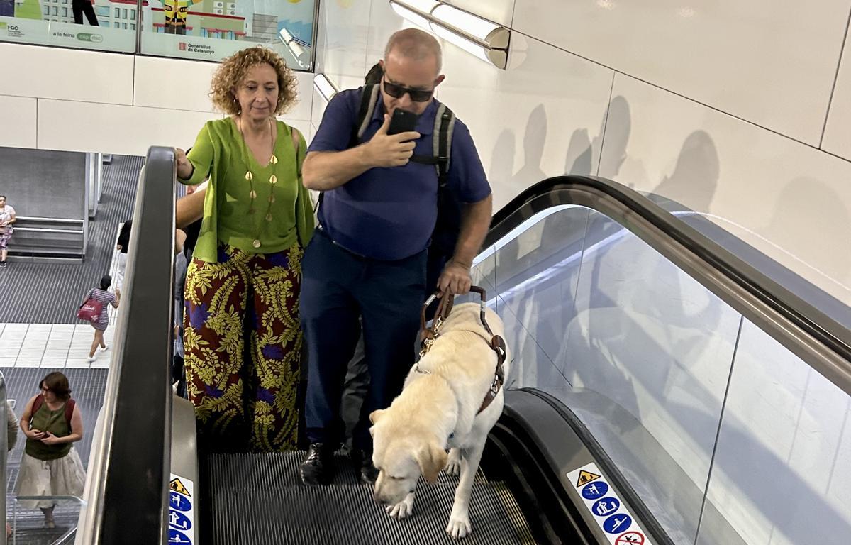 Persones cegues al transport públic: la valentia de «sortir de la zona de confort»