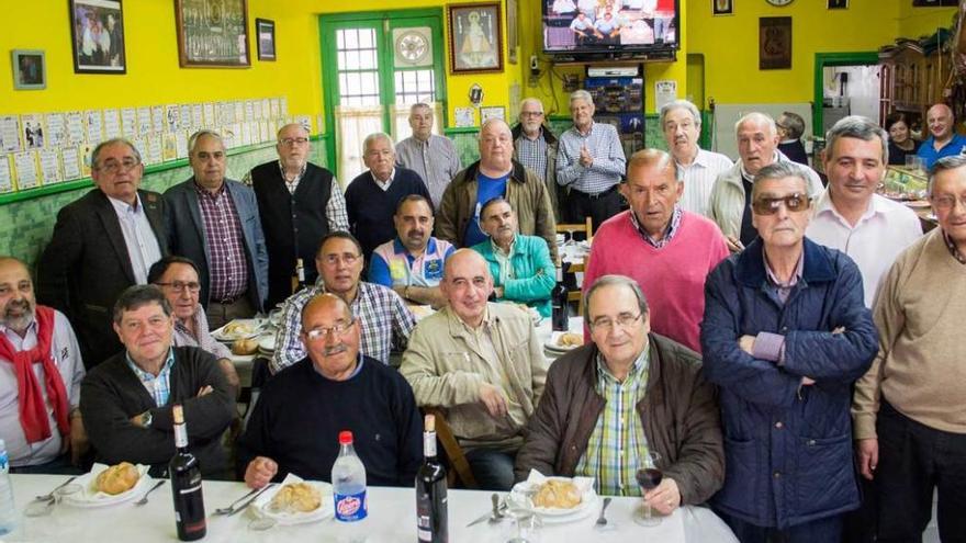 Los &quot;guajes&quot; de la Tenderina celebran su comida anual