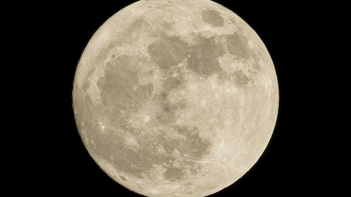 Un programa oculto del gobierno estadounidense incluía un proyecto para “bombardear” la Luna en búsqueda de extraños materiales en su centro.