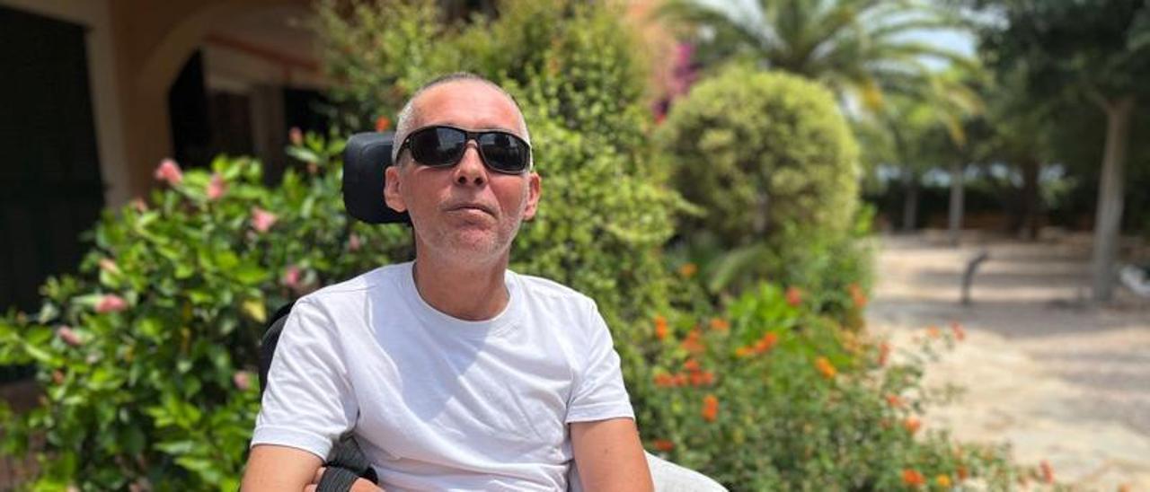 Edu Hernández sufre esclerosis y relata su día a día: «Lo que realmente me funciona es el amor de mis amigos y el cannabis medicinal»